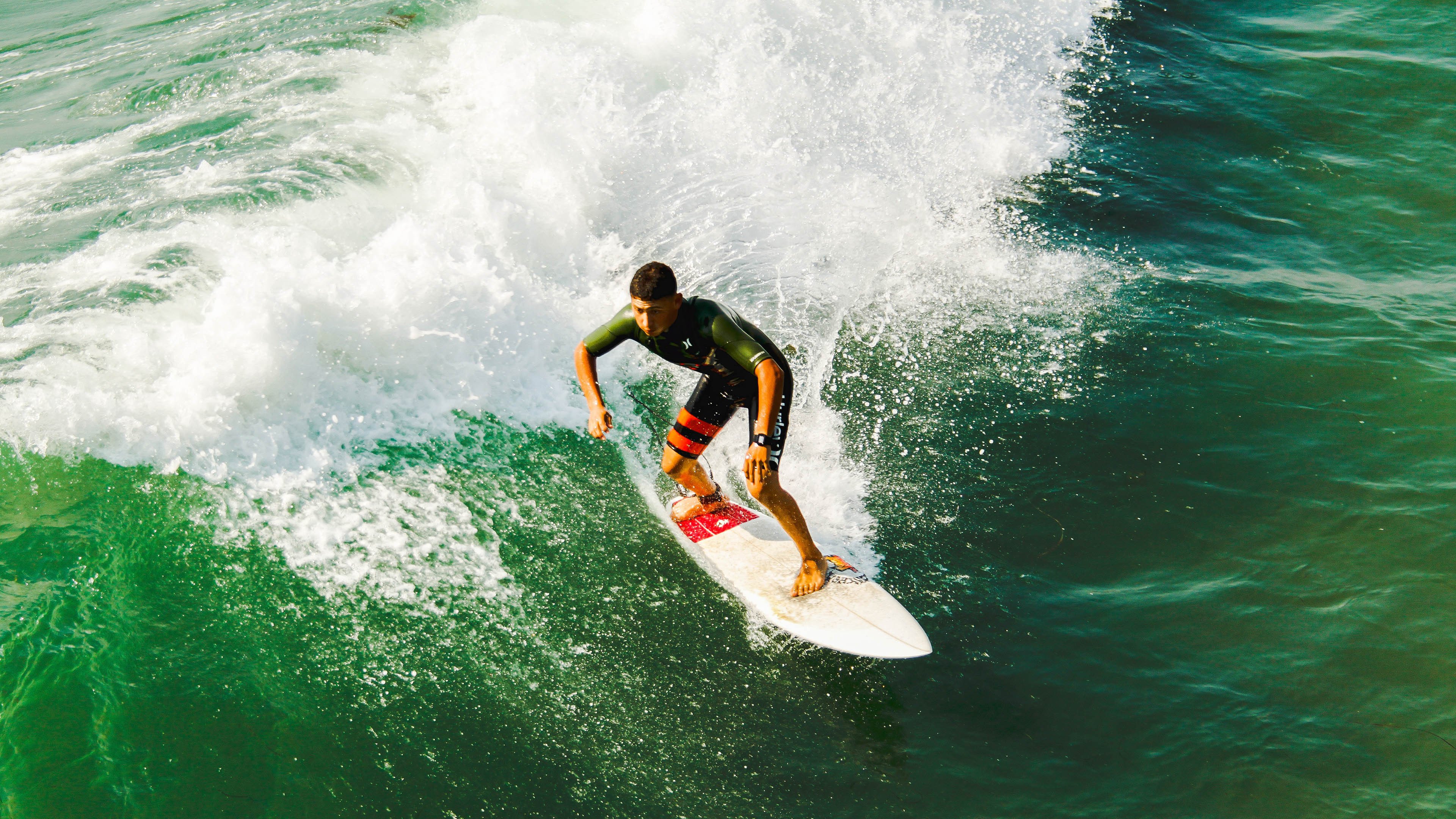 游泳节奏控制意识强化，表现稳定，游泳技术动作